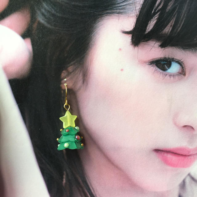 Xmasツリーのピアス＆イヤリング（プラバン） ハンドメイドのアクセサリー(ピアス)の商品写真