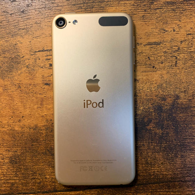 NIKE(ナイキ)のiPod touch gold スマホ/家電/カメラのオーディオ機器(ポータブルプレーヤー)の商品写真