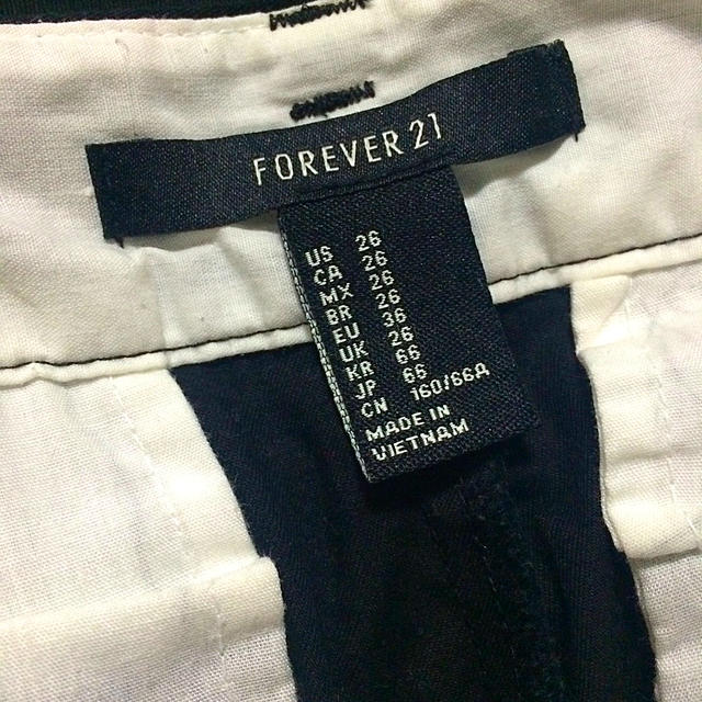 FOREVER 21(フォーエバートゥエンティーワン)のFOREVER 21♡26♡黒チノパン レディースのパンツ(チノパン)の商品写真