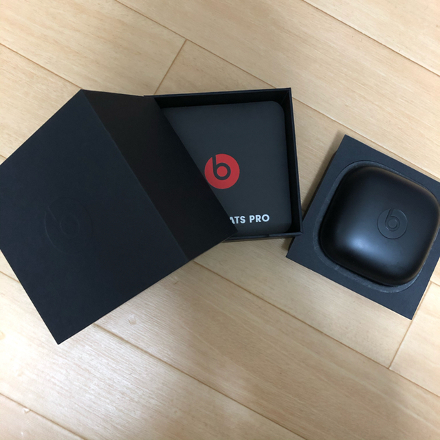 Beats by Dr Dre(ビーツバイドクタードレ)のPowerbeats Pro 箱付き　ほぼ未使用 スマホ/家電/カメラのオーディオ機器(ヘッドフォン/イヤフォン)の商品写真