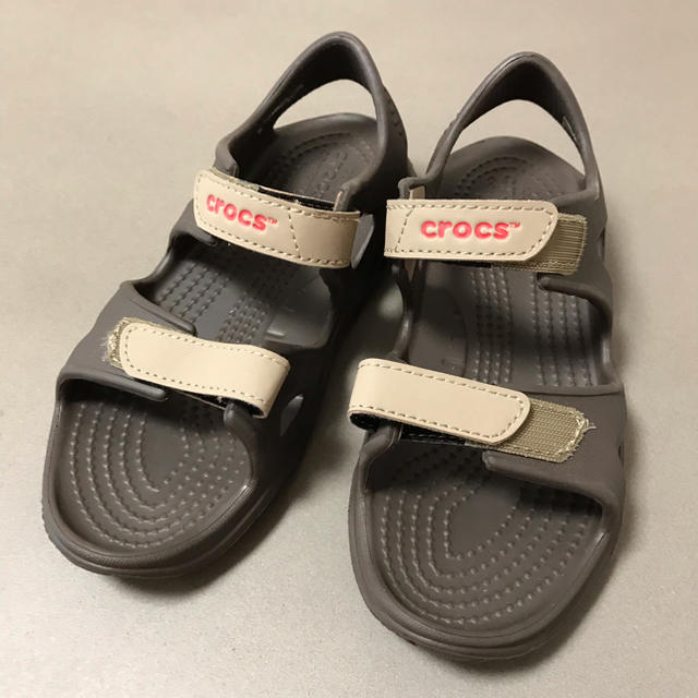 crocs(クロックス)のクロックス キッズ キッズ/ベビー/マタニティのキッズ靴/シューズ(15cm~)(サンダル)の商品写真