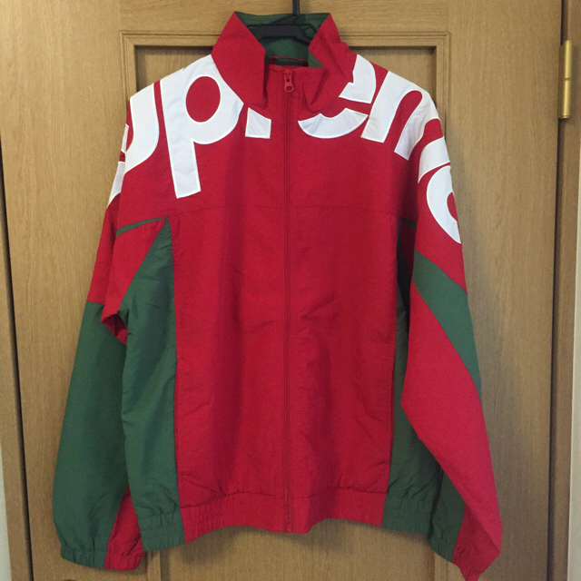 Supreme(シュプリーム)のM Supreme Shoulder Logo Track Jacket Red メンズのジャケット/アウター(ナイロンジャケット)の商品写真