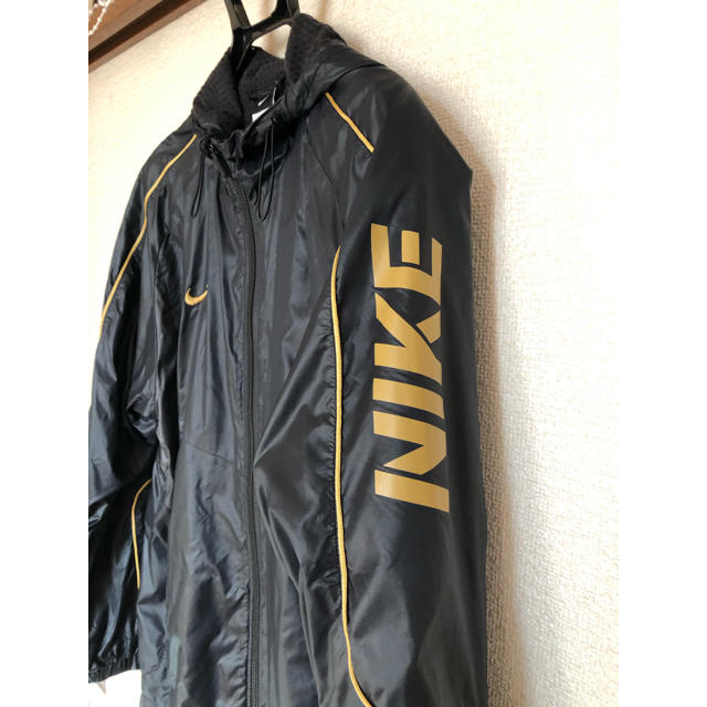 NIKE(ナイキ)のNIKE ナイロン　パーカー　Mサイズ メンズのトップス(パーカー)の商品写真