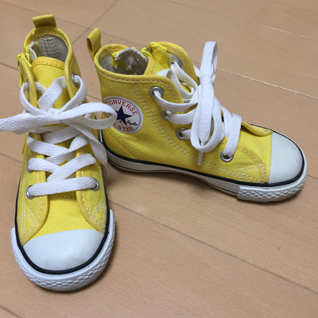 CONVERSE(コンバース)のコンバース 黄色 15センチ 美品 キッズ/ベビー/マタニティのキッズ靴/シューズ(15cm~)(スニーカー)の商品写真