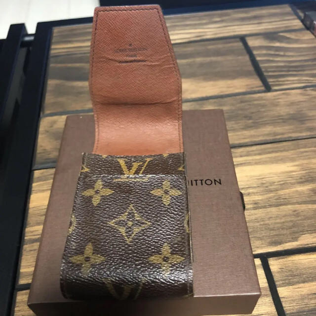 LOUIS VUITTON(ルイヴィトン)のれんくん様専用　ルイヴィトン　モノグラム　シガレットケース　中古品 メンズのファッション小物(タバコグッズ)の商品写真