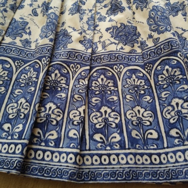 Lois CRAYON(ロイスクレヨン)の美品■ロイスクレヨン■ロイヤルフラワー　スカート レディースのスカート(ひざ丈スカート)の商品写真