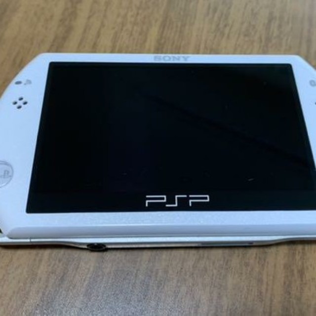 SONY(ソニー)の値下げ中 PSP go ホワイト 白
PSP-N1000 エンタメ/ホビーのゲームソフト/ゲーム機本体(携帯用ゲーム機本体)の商品写真