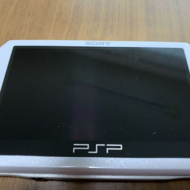 SONY(ソニー)の値下げ中 PSP go ホワイト 白
PSP-N1000 エンタメ/ホビーのゲームソフト/ゲーム機本体(携帯用ゲーム機本体)の商品写真