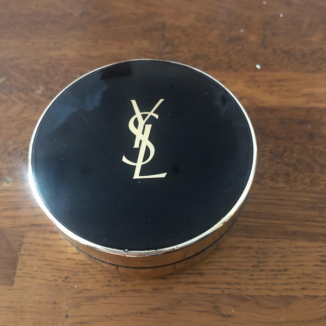 Yves Saint Laurent Beaute(イヴサンローランボーテ)のイヴサンローラン　アングルドポークッション　B20 コスメ/美容のベースメイク/化粧品(ファンデーション)の商品写真