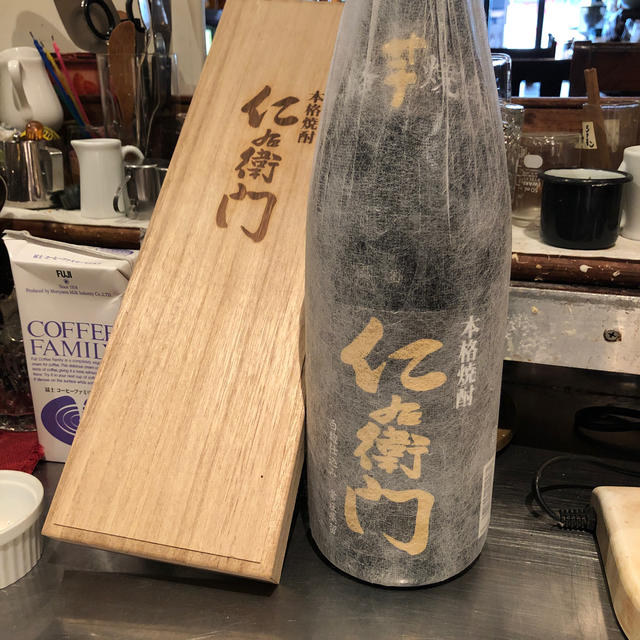 明石酒造　仁右衛門　　本格芋焼酎　未開封　白麹仕込み25度 食品/飲料/酒の酒(焼酎)の商品写真