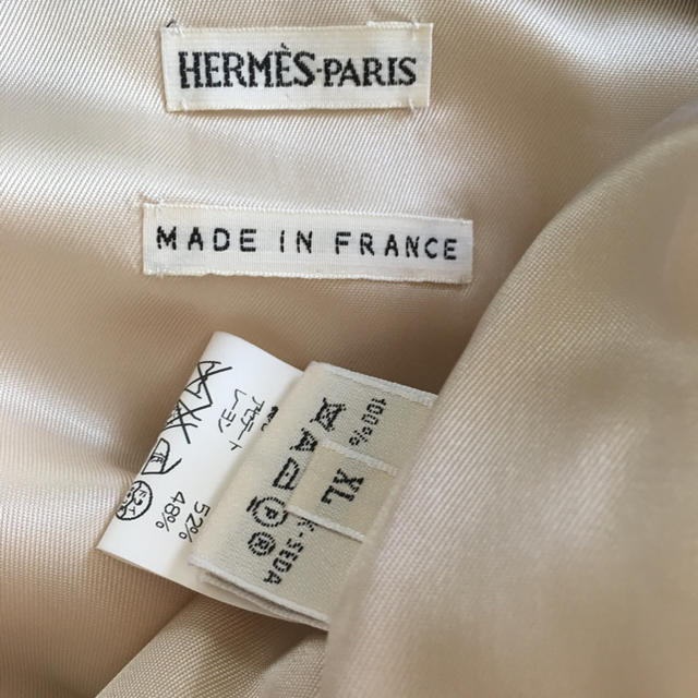 Hermes(エルメス)のエルメスの上質でシルクプリントが美しい中綿入りジップアップベスト レディースのトップス(ベスト/ジレ)の商品写真
