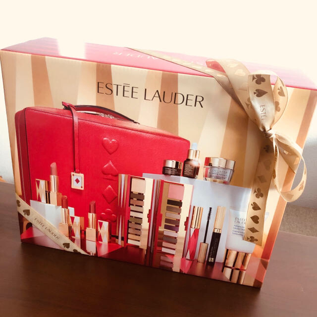 Estee Lauder(エスティローダー)の【エスティ ローダー（Estee Lauder）2019】 クリスマスコフレ コスメ/美容のキット/セット(コフレ/メイクアップセット)の商品写真