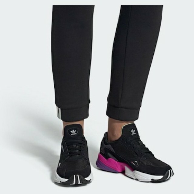 adidas(アディダス)の【新品】adidas ファルコン W（ブラック:27.5㎝） メンズの靴/シューズ(スニーカー)の商品写真