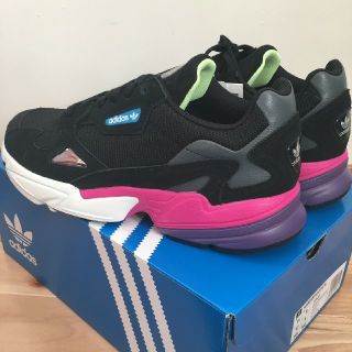 アディダス(adidas)の【新品】adidas ファルコン W（ブラック:27.5㎝）(スニーカー)