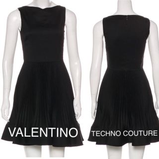 ヴァレンティノ(VALENTINO)のVALENTINO TECHNO COUTURE プリーツドレス(ひざ丈ワンピース)