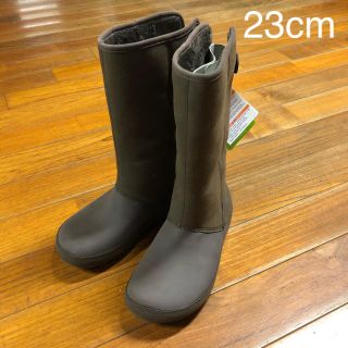 クロックス(crocs)のクロックス　ベリエッサ　シンセティックスエードブーツ　レディース　23cm 茶色(ブーツ)