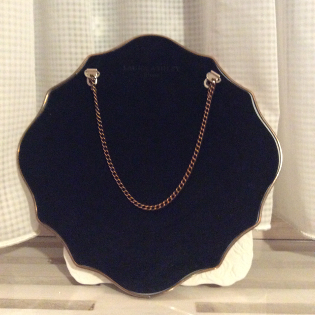 LAURA ASHLEY - ローラアシュレイ ボックス入りミラーの通販 by Miko's ...