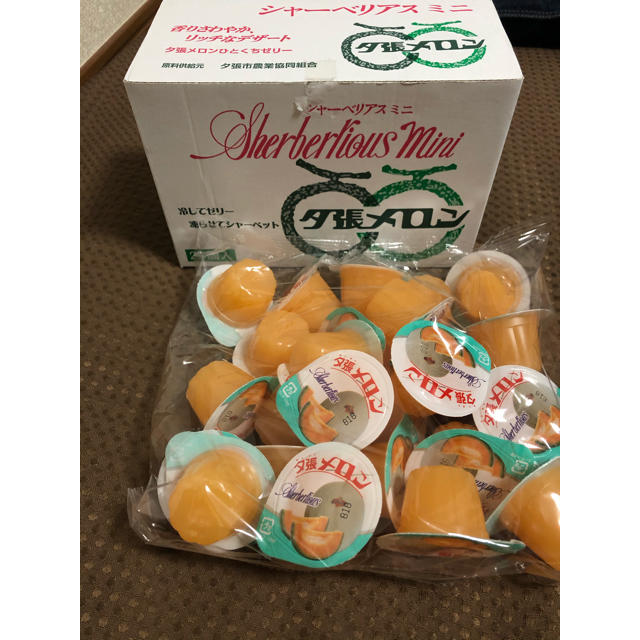 夕張メロン　ひとくちゼリー 食品/飲料/酒の食品(菓子/デザート)の商品写真