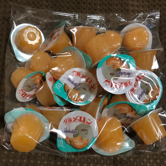 夕張メロン　ひとくちゼリー 食品/飲料/酒の食品(菓子/デザート)の商品写真