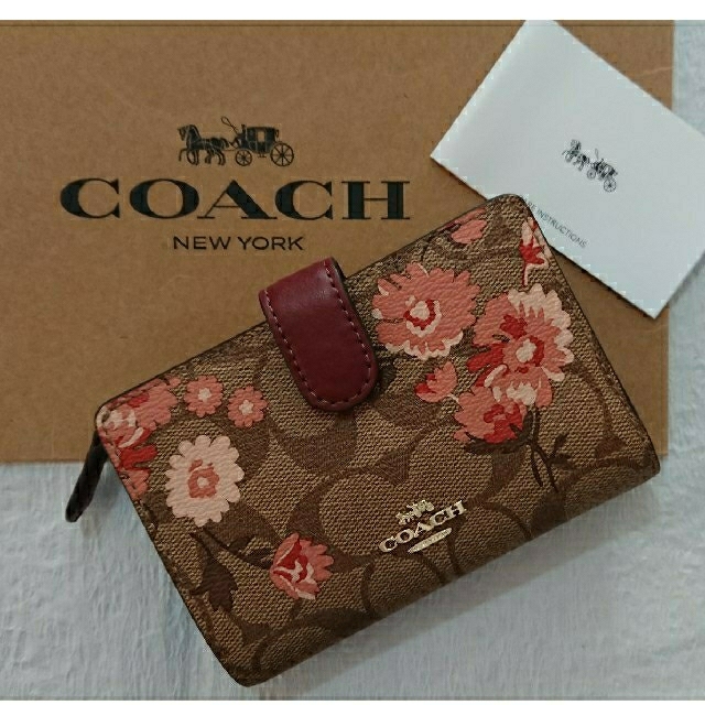 Coach 19 秋冬 新作 コーチ 二つ折り財布 カーキ 花柄の通販 By たらちゃん S Shop コーチならラクマ