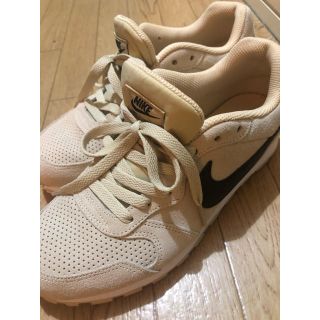 ナイキ(NIKE)の今季購入ベージュ24.5(スニーカー)