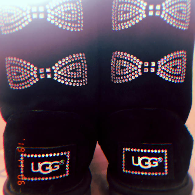 UGG(アグ)のUGG クリスタルボウ  ブラック  スワロフスキー レディースの靴/シューズ(ブーツ)の商品写真