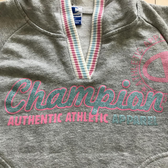 Champion(チャンピオン)の美品★Championパーカー　130 キッズ/ベビー/マタニティのキッズ服女の子用(90cm~)(Tシャツ/カットソー)の商品写真