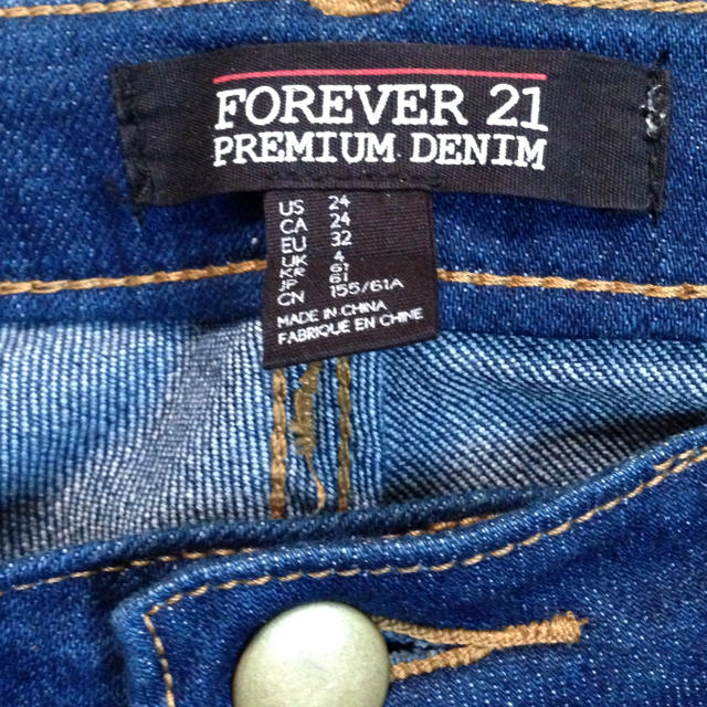 FOREVER 21(フォーエバートゥエンティーワン)のForever21 スキニーパンツ レディースのパンツ(デニム/ジーンズ)の商品写真