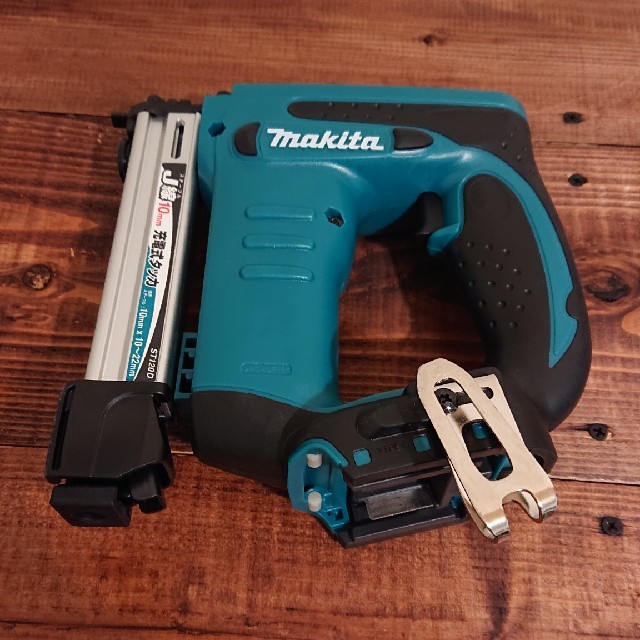 Makita(マキタ)のビッダーズ様専用  タッカ  ST120D  マキタ スポーツ/アウトドアの自転車(工具/メンテナンス)の商品写真