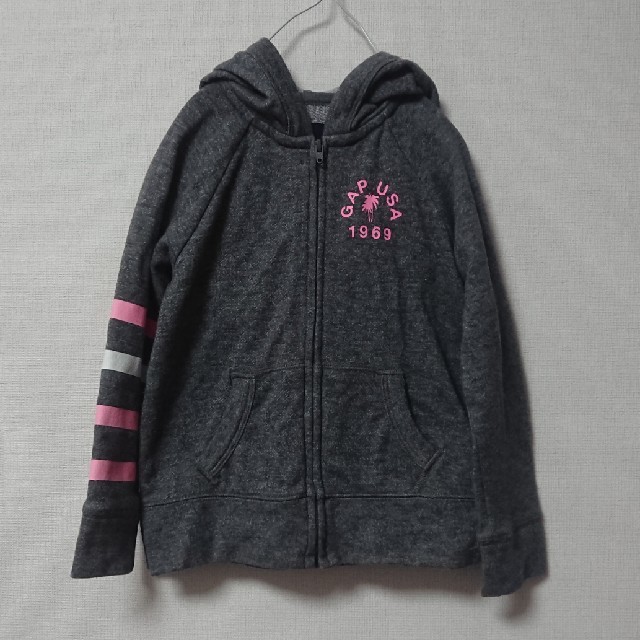 GAP Kids(ギャップキッズ)のGapKids ジップパーカー XS(4-5) キッズ/ベビー/マタニティのキッズ服女の子用(90cm~)(ジャケット/上着)の商品写真