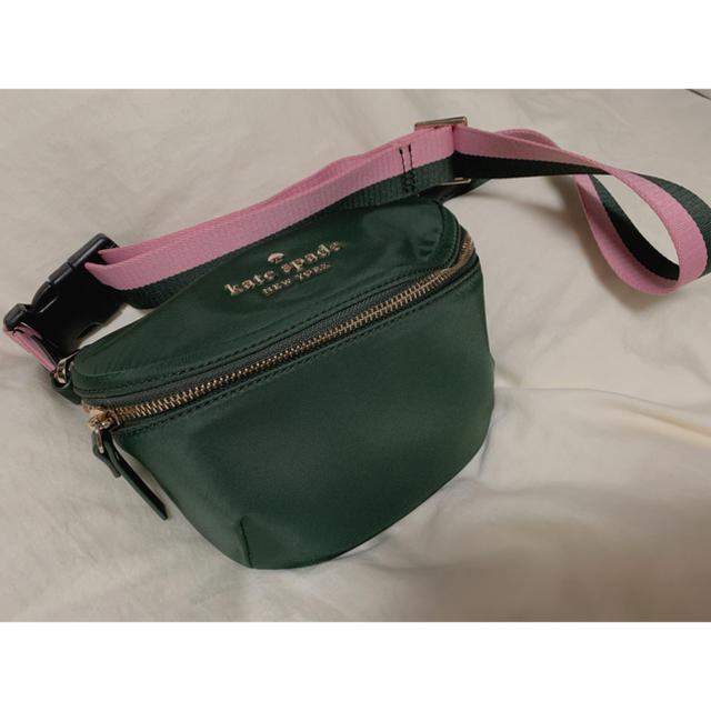 kate spade new york(ケイトスペードニューヨーク)の新品未使用★kate spade ナイロン　ボディバッグ レディースのバッグ(ボディバッグ/ウエストポーチ)の商品写真