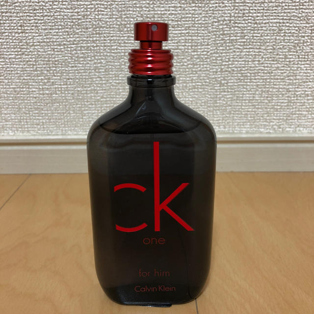 Calvin Klein(カルバンクライン)のck one RED EDITION for him コスメ/美容の香水(香水(男性用))の商品写真