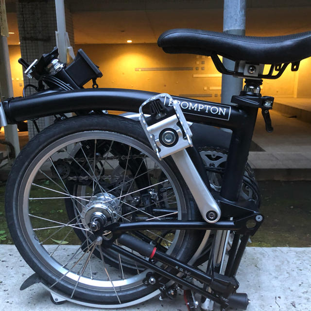フロントの BROMPTON ブラック最上位モデル Brompton定価23万の通販 by