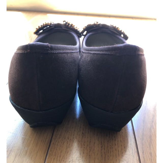 ブラウン　ローヒール  キラキラリボン付き　23cm  レディースの靴/シューズ(ハイヒール/パンプス)の商品写真