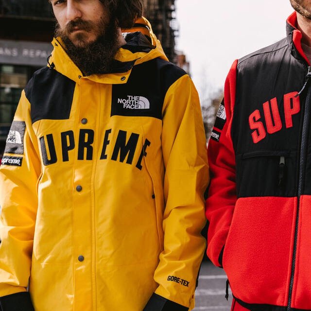 Supreme(シュプリーム)のsupreme × TNF   Lサイズ　yellow メンズのジャケット/アウター(マウンテンパーカー)の商品写真