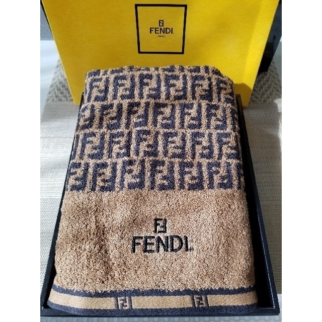 FENDI(フェンディ)の【専用ページ】　　FENDI　&　イヴ・サンローラン インテリア/住まい/日用品の日用品/生活雑貨/旅行(タオル/バス用品)の商品写真