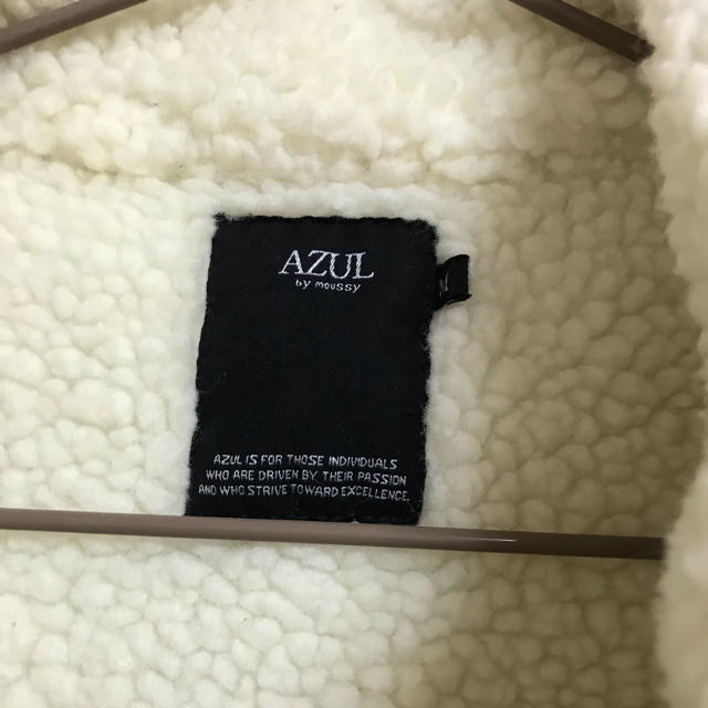 AZUL by moussy(アズールバイマウジー)のベスト レディースのジャケット/アウター(ダウンベスト)の商品写真