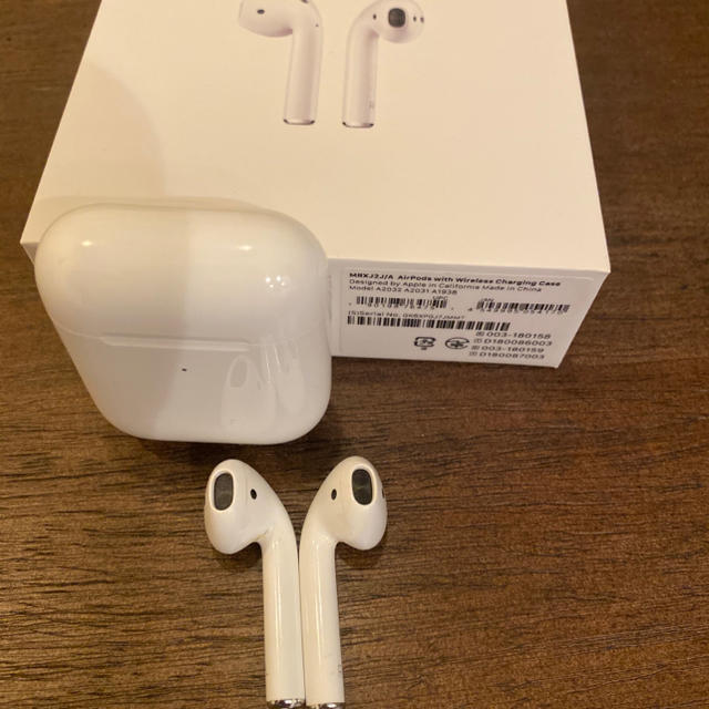 airpods with wireless charging case