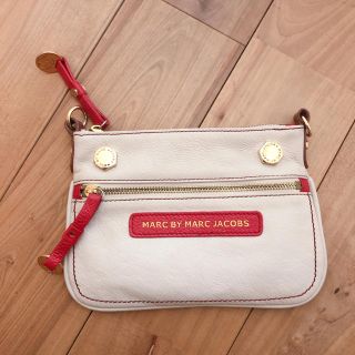 マークバイマークジェイコブス(MARC BY MARC JACOBS)の【値下げ！】マークバイマークジェイコブスのクラッチバッグ(クラッチバッグ)