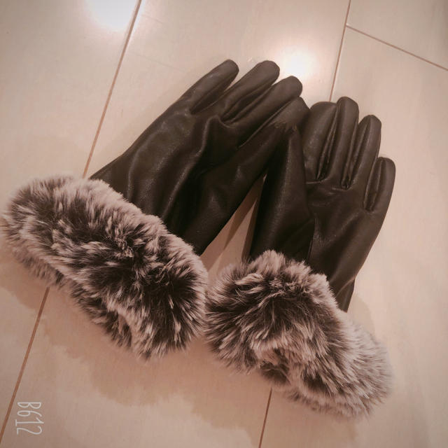 ROYAL PARTY(ロイヤルパーティー)のコロナ様専用 冬 手袋 ファー 裏起毛 レザー レディースのファッション小物(手袋)の商品写真