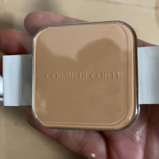 COSME DECORTE(コスメデコルテ)のコスメデコルテ　イーブンパーフェクト　パウダーファンデーション　レフィル301 コスメ/美容のベースメイク/化粧品(ファンデーション)の商品写真