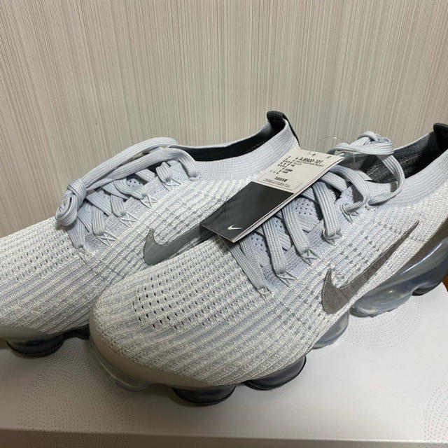 NIKE(ナイキ)の【3日間限定値下げ】【新品未使用】ナイキ　ヴェイパーマックス メンズの靴/シューズ(スニーカー)の商品写真