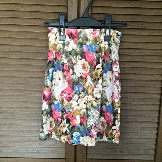 ジルスチュアート(JILLSTUART)の花柄タイトスカート(ミニスカート)