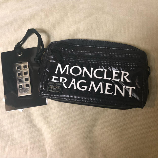 MONCLER(モンクレール)の【新品】即完売アイテム　モンクレール　フラグメント　クロスボディバッグ メンズのバッグ(ボディーバッグ)の商品写真