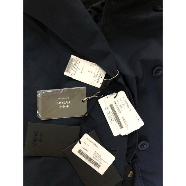 TATRAS(タトラス)の新品　NOLLEY’S TATRAS ナイロン　トレンチコート　ダウンベスト　紺 レディースのジャケット/アウター(トレンチコート)の商品写真