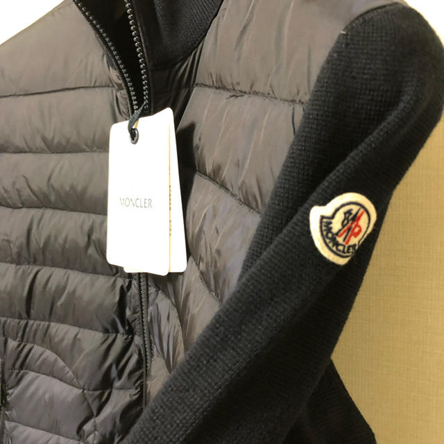 MONCLER(モンクレール)の【新品】定番　モンクレール　ニットダウンパネルカーディガン　サイズS メンズのジャケット/アウター(ダウンジャケット)の商品写真