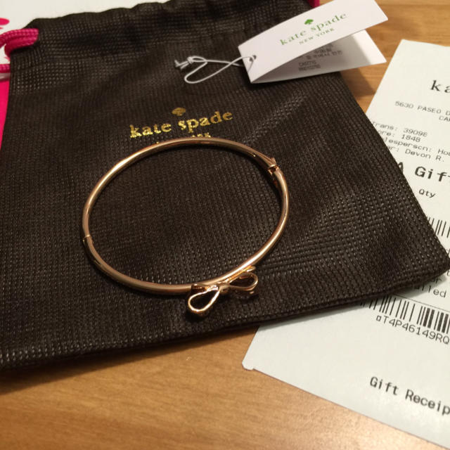 kate spade new york(ケイトスペードニューヨーク)の値下げ中Kate spade新品バングル レディースのアクセサリー(ブレスレット/バングル)の商品写真