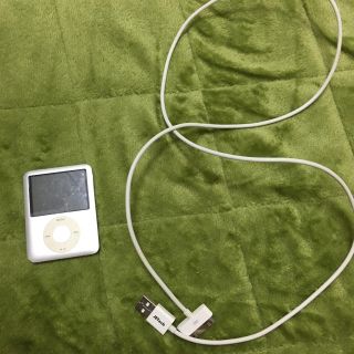 アップル(Apple)のiPod nano❤️4GB(ポータブルプレーヤー)