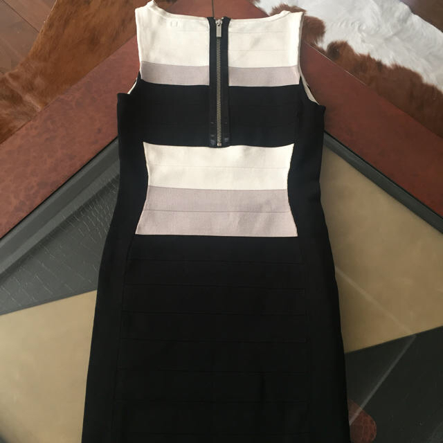 Karen Millen(カレンミレン)のBenoma様専用☆KAREN MILLEN ストレッチワンピース XS 未使用 レディースのワンピース(ひざ丈ワンピース)の商品写真