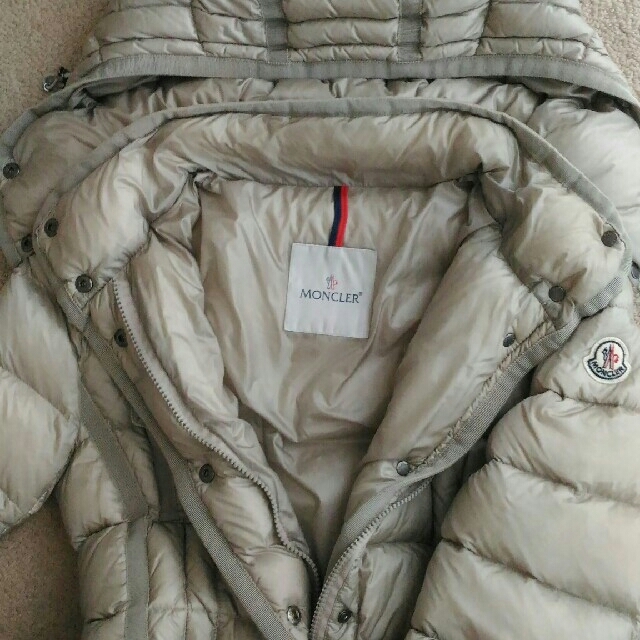 MONCLER(モンクレール)のモンクレールエルミエンヌ　ダウン　サイズ0 レディースのジャケット/アウター(ダウンコート)の商品写真